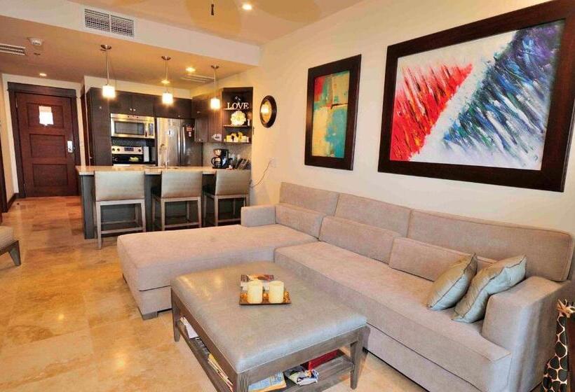 דירת חדר, Jaco Beach Front Condo In 5 Star Resort!