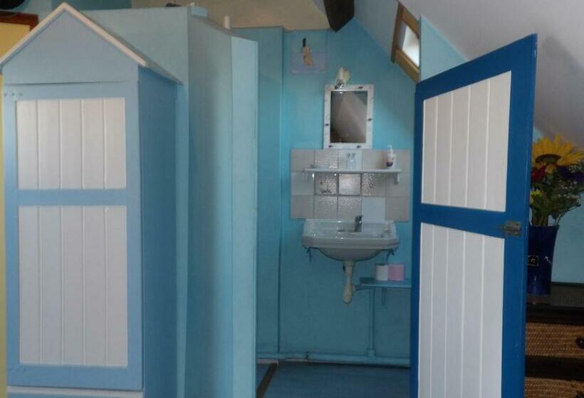 스탠다드 트리플 룸, Chambres Et Tables D Hôtes à L Auberge Touristique