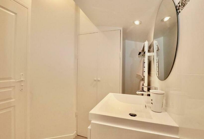 标准间, La Longère