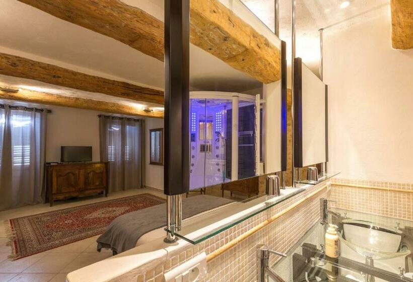 컴포트 룸, Moulin Sainte Anne