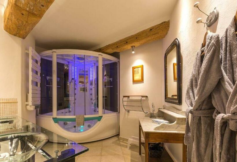 컴포트 룸, Moulin Sainte Anne