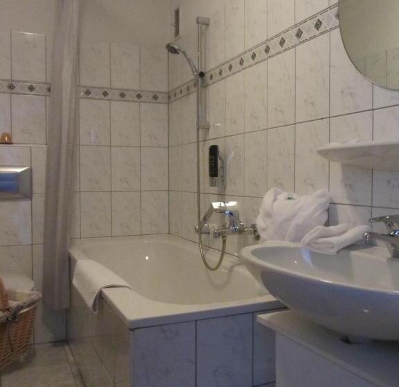 带阳台的三人标准间, Ferienhotel Schwarzwälder Hof