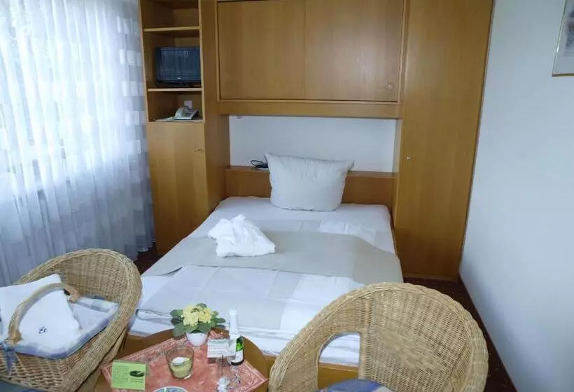 Standard Yhden Hengen Huone, Ferienhotel Schwarzwälder Hof