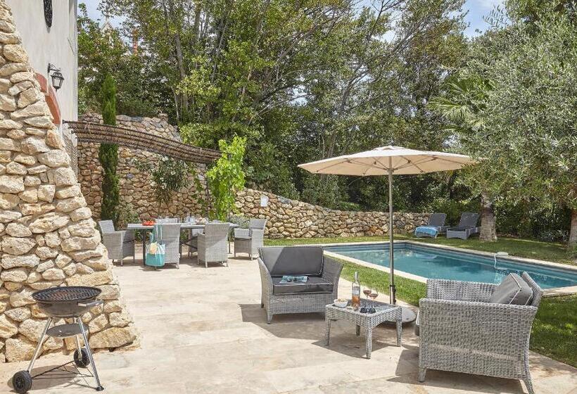 וילה עם חדר שינה אחד ובריכת שחיה, Château St Pierre De Serjac