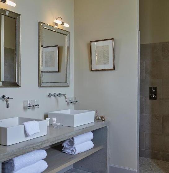 וילה עם חדר שינה אחד ובריכת שחיה, Château St Pierre De Serjac