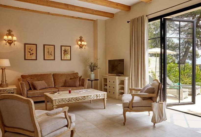 וילה עם חדר שינה אחד ובריכת שחיה, Château St Pierre De Serjac