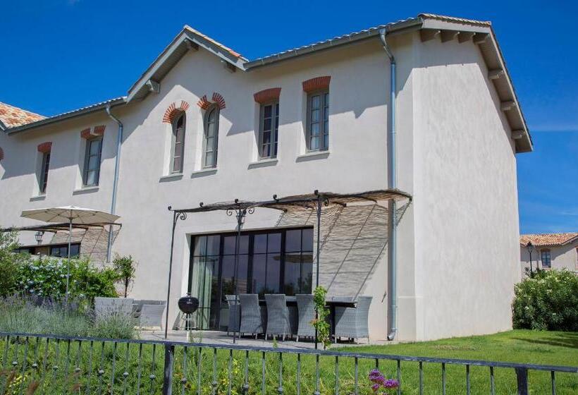 וילה עם חדר שינה אחד ובריכת שחיה, Château St Pierre De Serjac