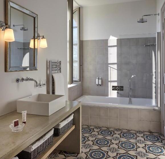 וילה עם חדר שינה אחד ובריכת שחיה, Château St Pierre De Serjac