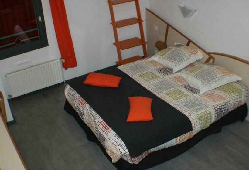 标准三人间, Hôtel Les Vignes Rouges