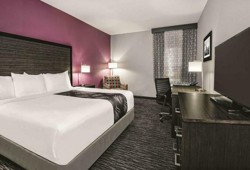 חדר סטנדרט עם מיטת קינג, La Quinta By Wyndham Dallas Grand Prairie North