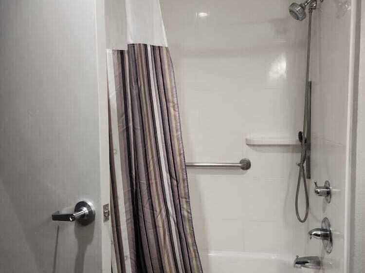 חדר דלוקס מותאם לאנשים עם מוגבלויות, La Quinta By Wyndham Dallas Grand Prairie North