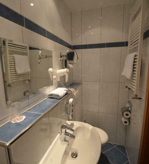 标准单人间, Zwei Mohren