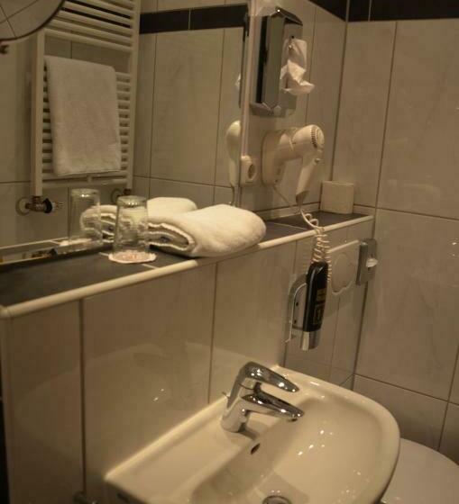 标准单人间, Zwei Mohren