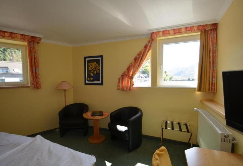 标准间, Zwei Mohren