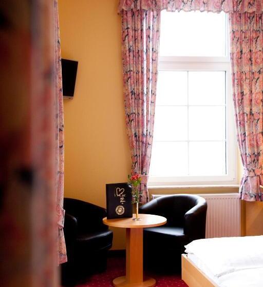 舒适型房间, Zwei Mohren