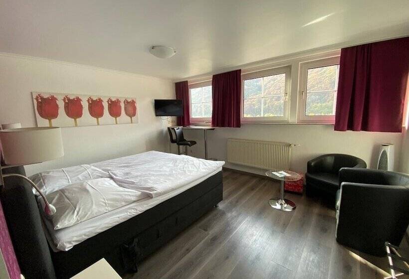 舒适型房间, Zwei Mohren