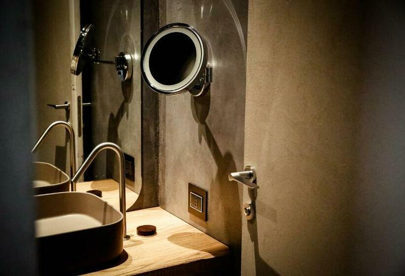 اتاق لوکس, Benci House