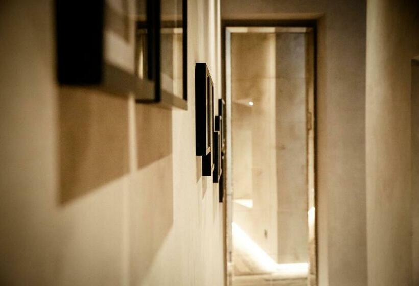 اتاق لوکس, Benci House