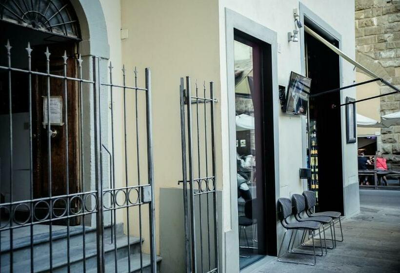 اتاق لوکس, Benci House