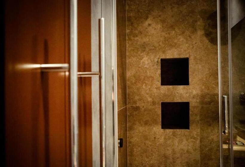 اتاق لوکس, Benci House