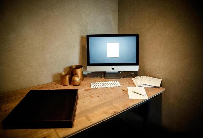 اتاق سوپریور, Benci House