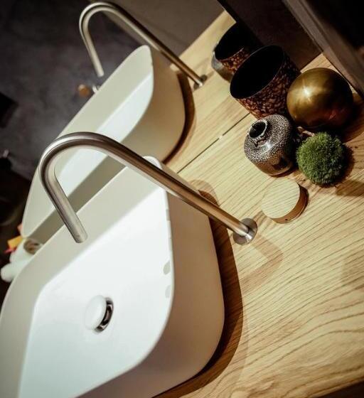 اتاق سوپریور, Benci House