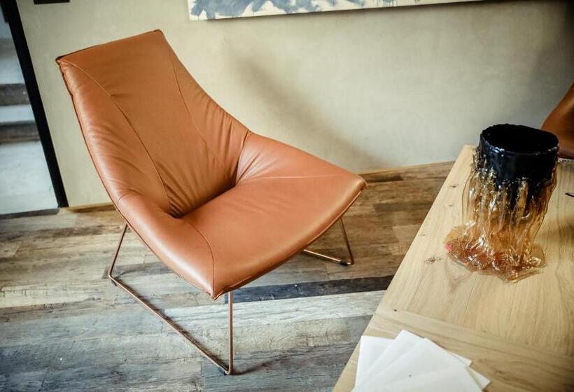 اتاق لوکس, Benci House