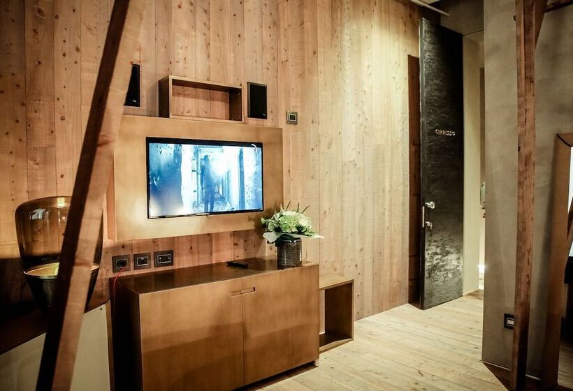 اتاق سوپریور, Benci House