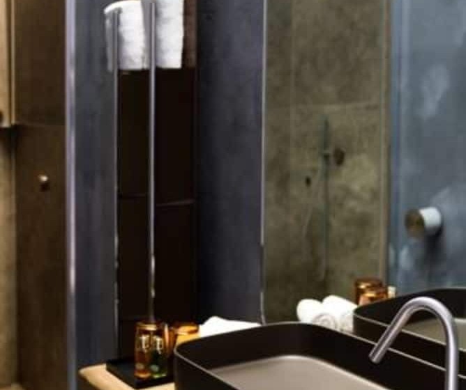 اتاق سوپریور, Benci House