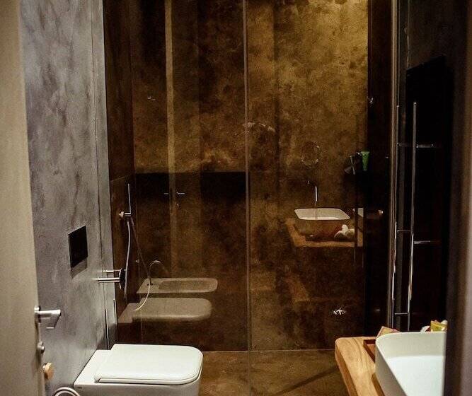 اتاق سوپریور, Benci House