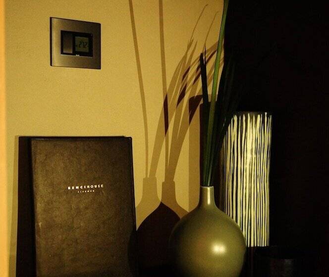 اتاق لوکس, Benci House