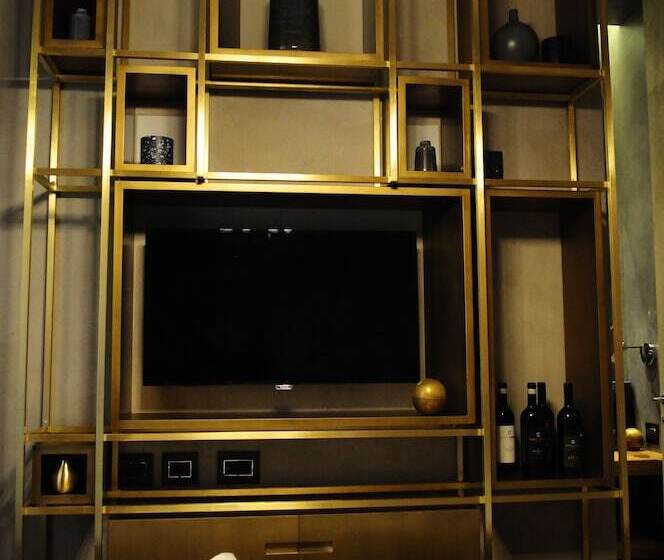 اتاق لوکس, Benci House