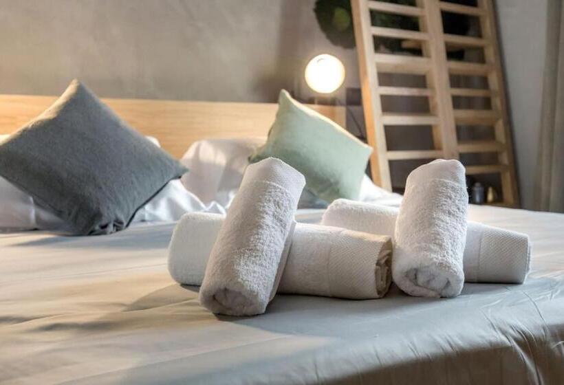 اتاق سوپریور, Benci House