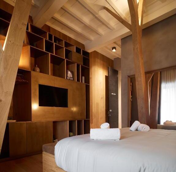 اتاق سوپریور, Benci House