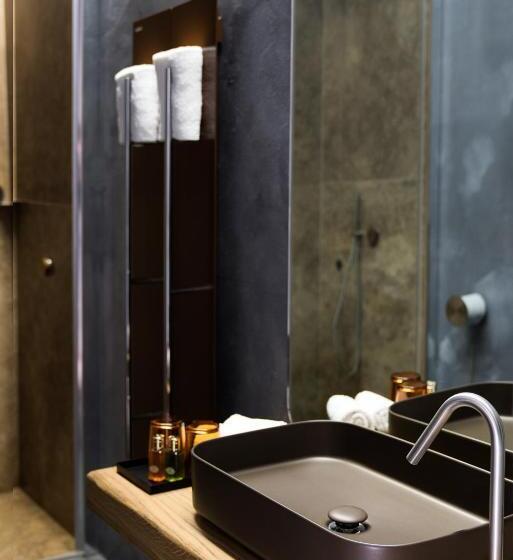 اتاق لوکس, Benci House