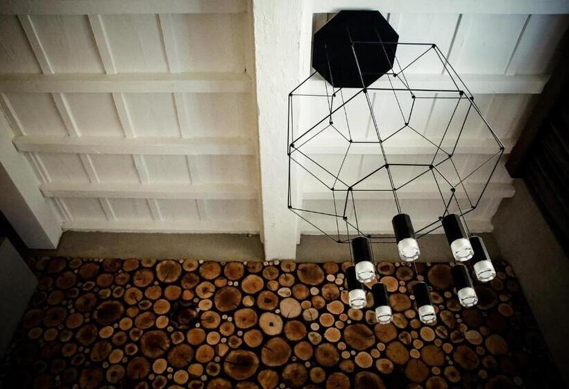 اتاق لوکس, Benci House