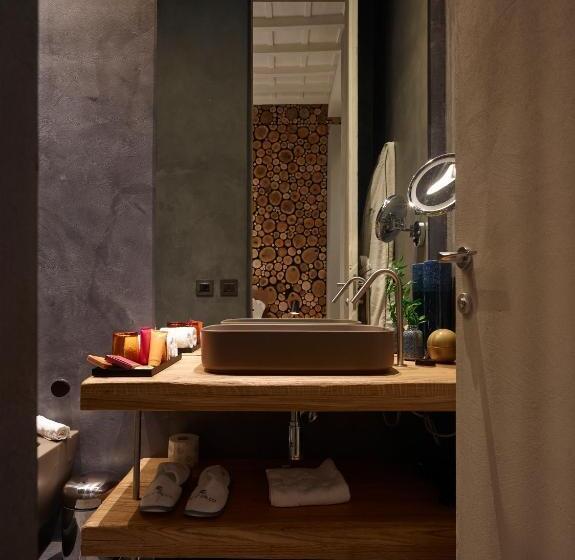 اتاق لوکس, Benci House