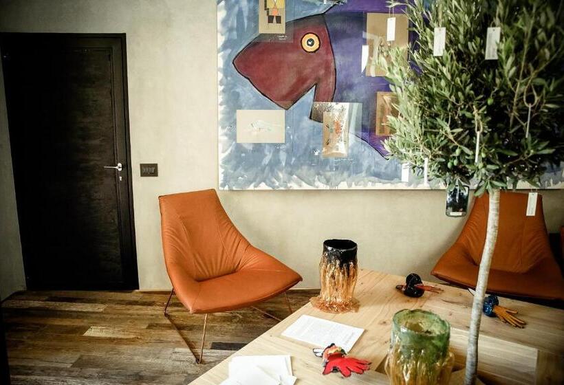 اتاق سوپریور, Benci House