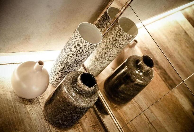 اتاق سوپریور, Benci House