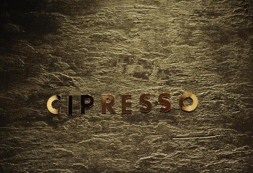 اتاق سوپریور, Benci House