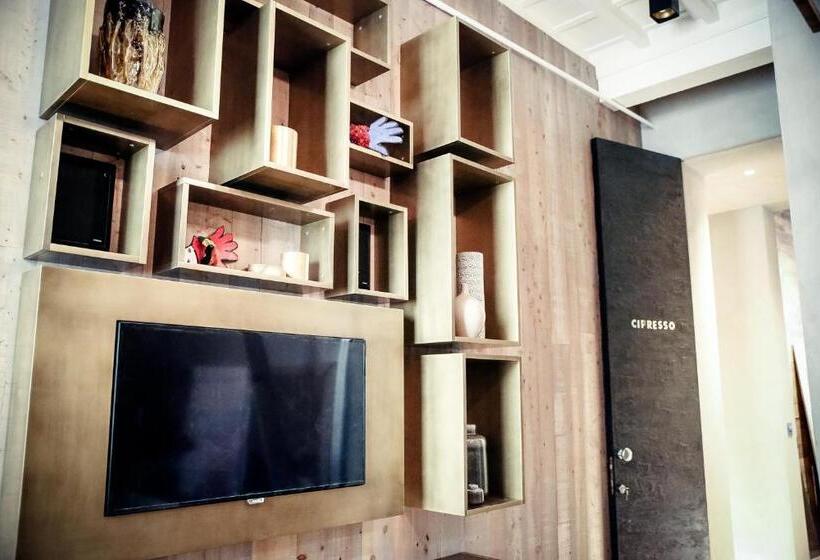 اتاق سوپریور, Benci House