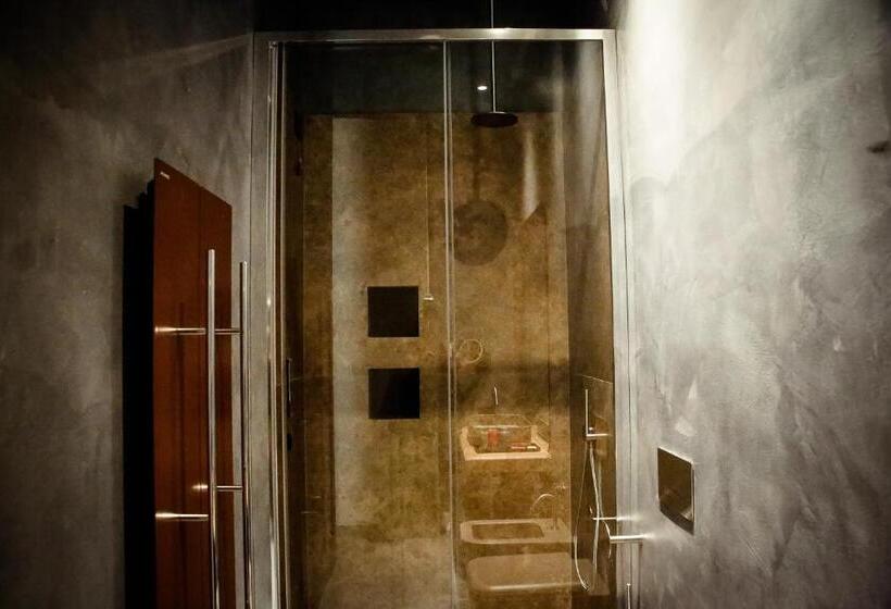 اتاق سوپریور, Benci House