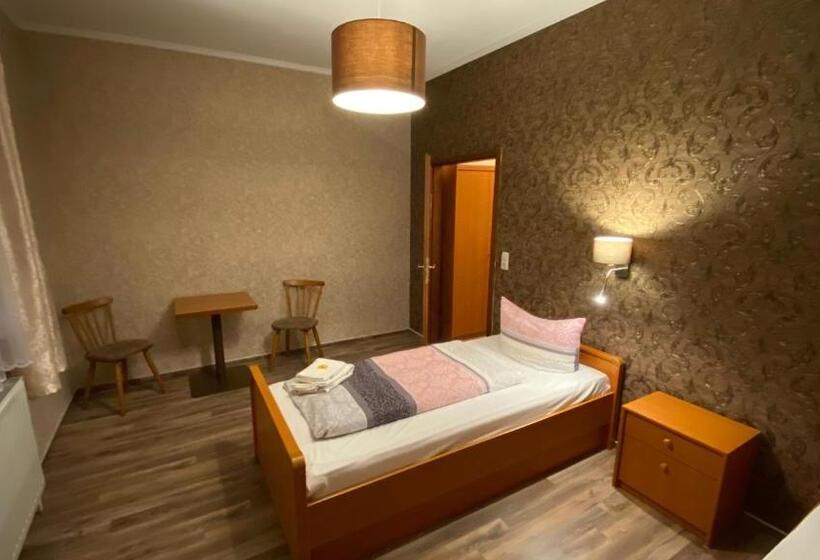 Классический Номер, Schröder S Motel