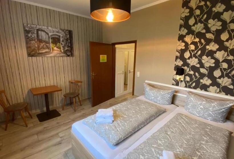 标准间, Schröder S Motel