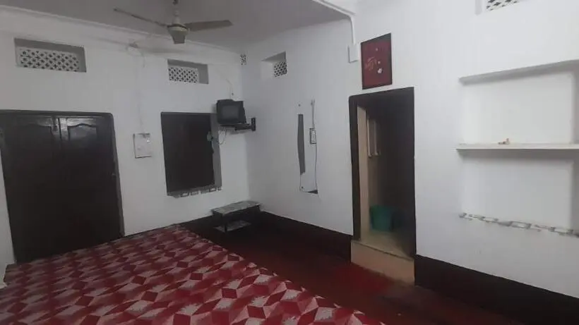 ファミリールーム, Rupak Rest House ,call 79031 58122 !near Deoghar Baba Mandir