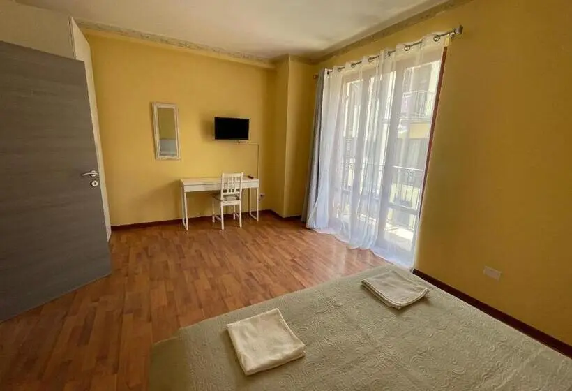 اتاق استاندارد سه نفره, B&b Le Rose