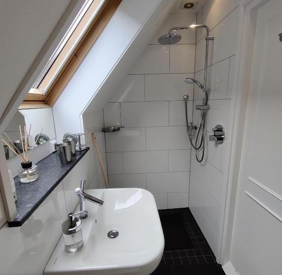 豪华房间, De Buurvrouw Nr.18