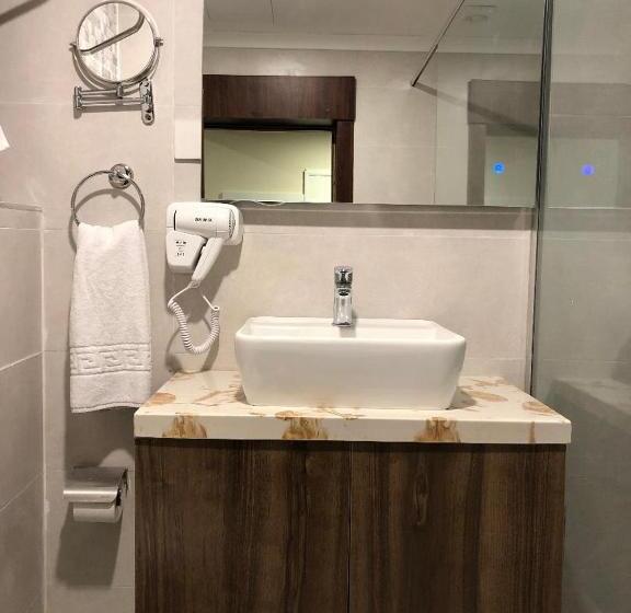 اتاق خانوادگی, Al Jawahiri