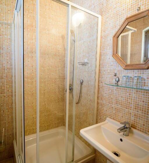 标准间, Tekergő Motel és étterem