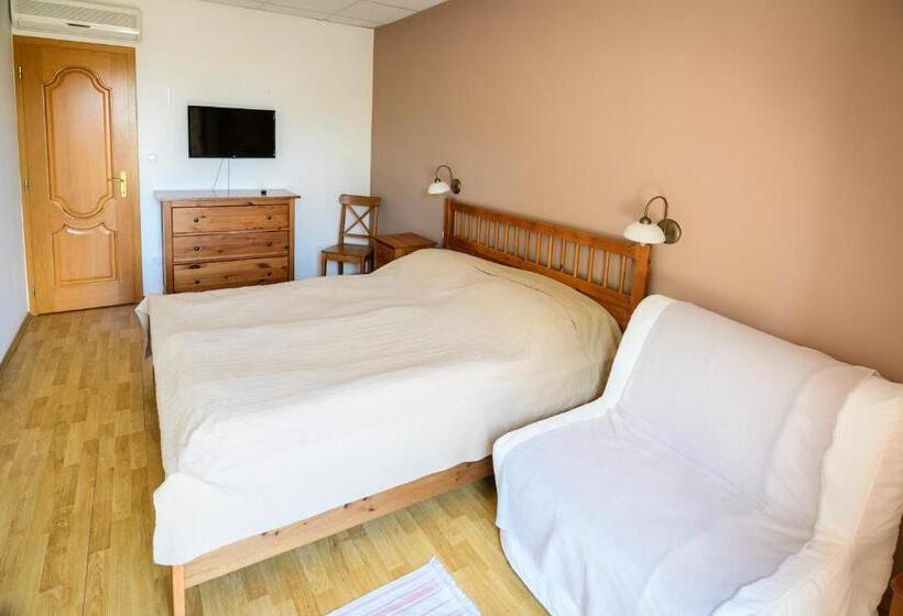 标准三人间, Tekergő Motel és étterem